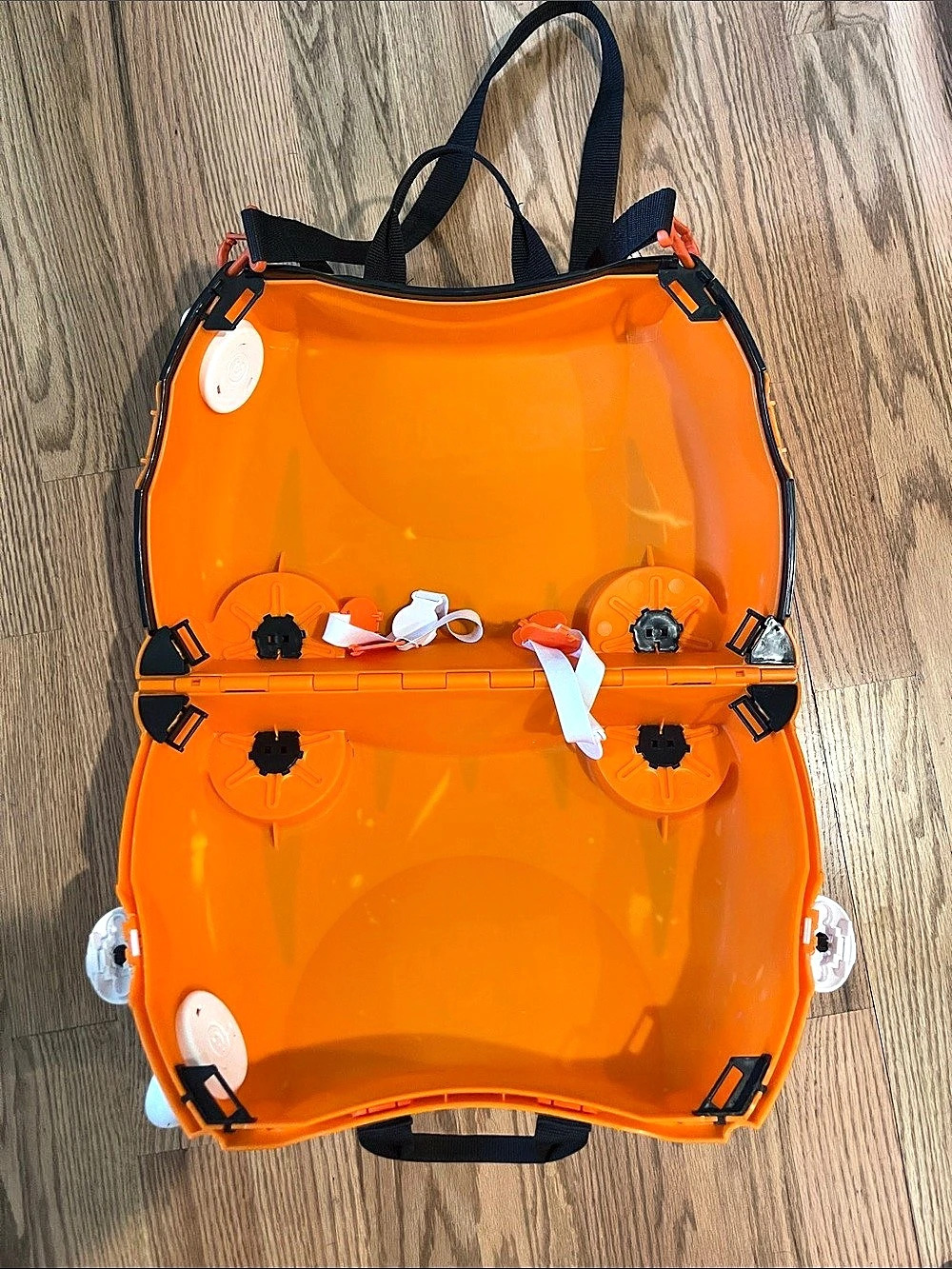 Trunki Ride-On Suitcase Orange - Picture 3 of 9